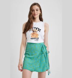 Снимка на DEFACTO Cool Crew Neck Teddy Printed Back Detail Crop Undershirt