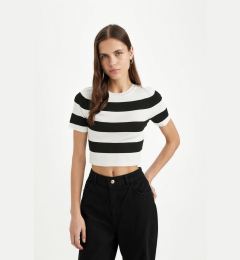 Снимка на DEFACTO Crop Striped Crew Neck Short Sleeve Knitted T-Shirt