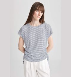 Снимка на DEFACTO Regular Fit Crew Neck Striped Short Sleeve T-Shirt