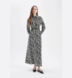 Снимка на DEFACTO Shirt Collar Patterned Buttoned Long Sleeve Maxi Dress