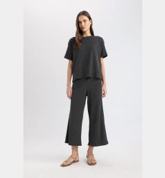 Снимка на DEFACTO Wide Leg Wide Leg Normal Waist Crepe Capri Pants