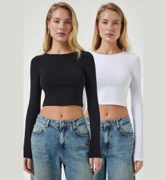 Снимка на Happiness İstanbul Women's Black and White Crew Neck Basic 2-Pack Crop Knitted Blouse