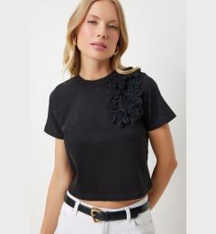 Снимка на Happiness İstanbul Women's Black Floral Detailed Knitted T-Shirt