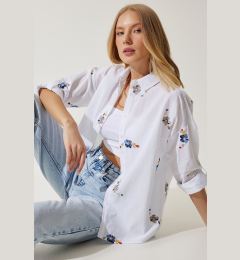 Снимка на Happiness İstanbul Women's Ecru Floral Embroidered Cotton Shirt