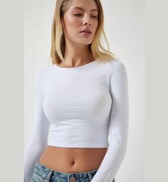 Снимка на Happiness İstanbul Women's White Crew Neck Basic Crop Knitted Blouse