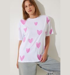 Снимка на Happiness İstanbul Women's White Pink Heart Printed Oversize Cotton T-Shirt