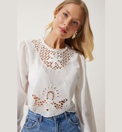 Снимка на Happiness İstanbul Women's White Scalloped Crop Knitted Blouse