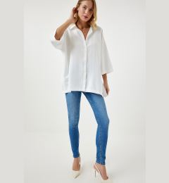 Снимка на Happiness İstanbul Women's White Slit Soft Textured Knitted Shirt