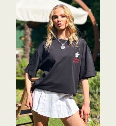 Снимка на Trend Alaçatı Stili Women's Black Crew Neck Front Embroidered Oversize Unisex T-Shirt