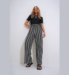 Снимка на Trend Alaçatı Stili Women's Black Ecru Patterned Relaxed Cut Woven Trousers