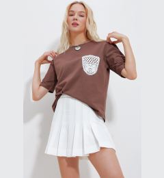 Снимка на Trend Alaçatı Stili Women's Brown Crew Neck Guipure Pocket T-Shirt