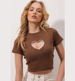 Снимка на Trend Alaçatı Stili Women's Brown Crew Neck Heart Embroidery Half Sleeve Knitted Crop Blouse