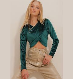 Снимка на Trend Alaçatı Stili Women's Green Crew Neck Wrapped Velvet Crop Top Shirt