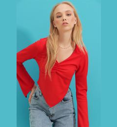 Снимка на Trend Alaçatı Stili Women's Red V-Neck Asymmetrical Cut Crop Knitted Blouse