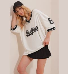 Снимка на Trend Alaçatı Stili Women's White Oversized T-Shirt with Ribbed Collar and Sleeves and Printed on the Front