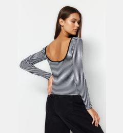 Снимка на Trendyol Black And White Striped Decollete Fitted/Situated Ribbed Stretch Knit Blouse