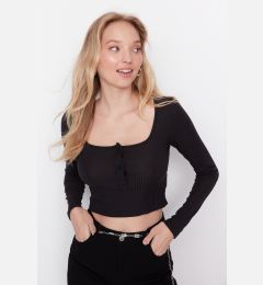 Снимка на Trendyol Black Button Detailed Square Neck Fitted/Situated Ribbed Elastic Crop Knitted Blouse