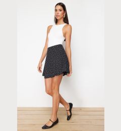 Снимка на Trendyol Black Crispy Floral Patterned Woven Shorts Skirt