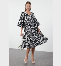 Снимка на Trendyol Black Floral Patterned Wide Cut V-Neck Woven Dress