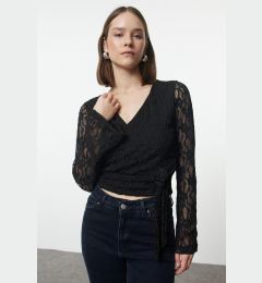 Снимка на Trendyol Black Lace Fitted Double Breasted Stretchy Knitted Blouse