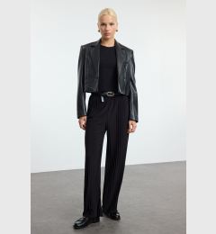 Снимка на Trendyol Black Straight Pleated Flexible Knitted Trousers