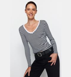 Снимка на Trendyol Black Striped Ribbed V-Neck Fitted Long Sleeve Crop Stretchy Knitted Blouse