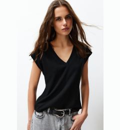 Снимка на Trendyol Black Viscose/Soft Fabric Fitted/Situated Moon Sleeve V Neck Stretch Knitted Blouse