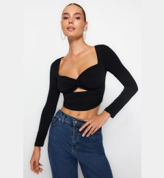 Снимка на Trendyol Black Window/Cut Out Detail Blouse