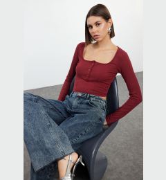 Снимка на Trendyol Burgundy Button Detailed Square Neck Fitted Flexible Crop Knitted Blouse