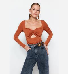 Снимка на Trendyol Cinnamon Window/Cut Out Detailed Blouse