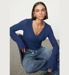 Снимка на Trendyol Dark Indigo Premium Textured Fabric Double Breasted Collar Regular/Normal Pattern Crop Knitted Blouse