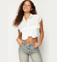 Снимка на Trendyol Ecru Front Pocket Crop Regular Regular Fit Woven Shirt