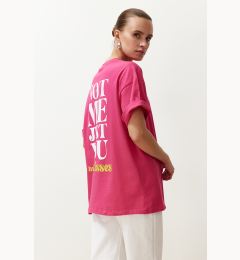 Снимка на Trendyol Fuchsia 100% Cotton Back and Front Motto Printed Oversize/Comfortable Fit Knitted T-Shirt