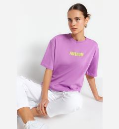 Снимка на Trendyol Lilac 100% Cotton Slogan Printed Relaxed/Comfortable Fit Crew Neck Knitted T-Shirt