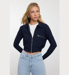 Снимка на Trendyol Navy Blue*001 Zipper Detailed Crop Regular Knitted Blouse